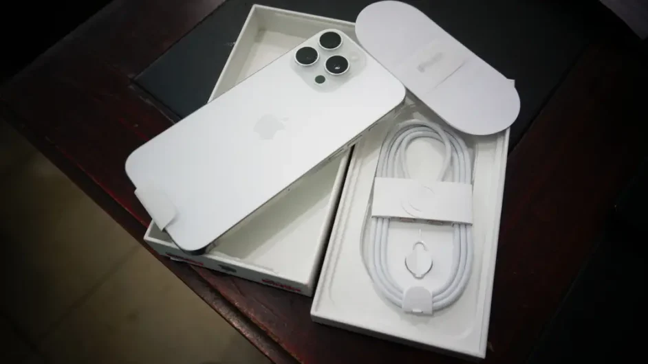 Rs 480,000 Iphone 16 Pro Max 256gb White Color Lakhodher, Lahore