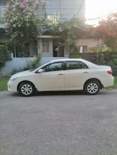 Rs 2,170,000 Excellent Toyota Corolla XLI (GLI CONV) 2014 Nasheman-e-Iqbal Phase 2, Lahore