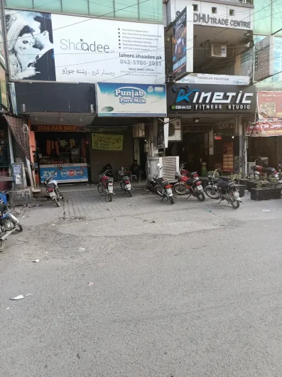 Milk ke dukan per Kam k ly ladky ke zarorat hai jo Kam Janta ho Gulberg, Lahore