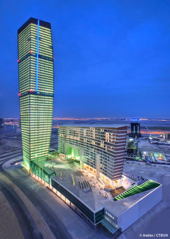 Apartment unfurnished pool view park view